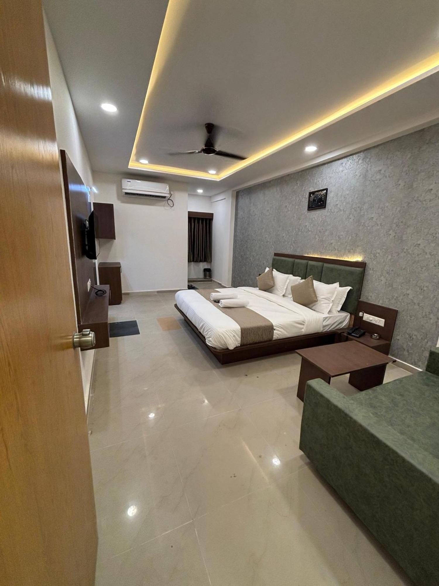 Hotel Mountain Bharuch Εξωτερικό φωτογραφία